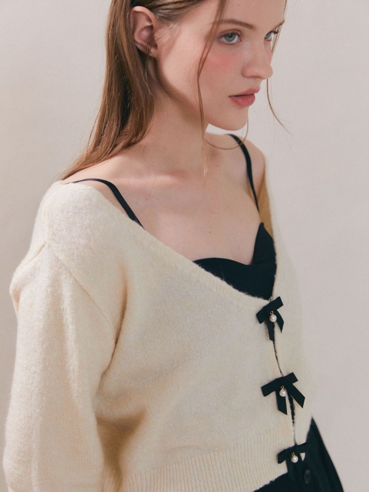 패브릭서울(FABRICSEOUL) ribbon v neck knit cardigan_ivory