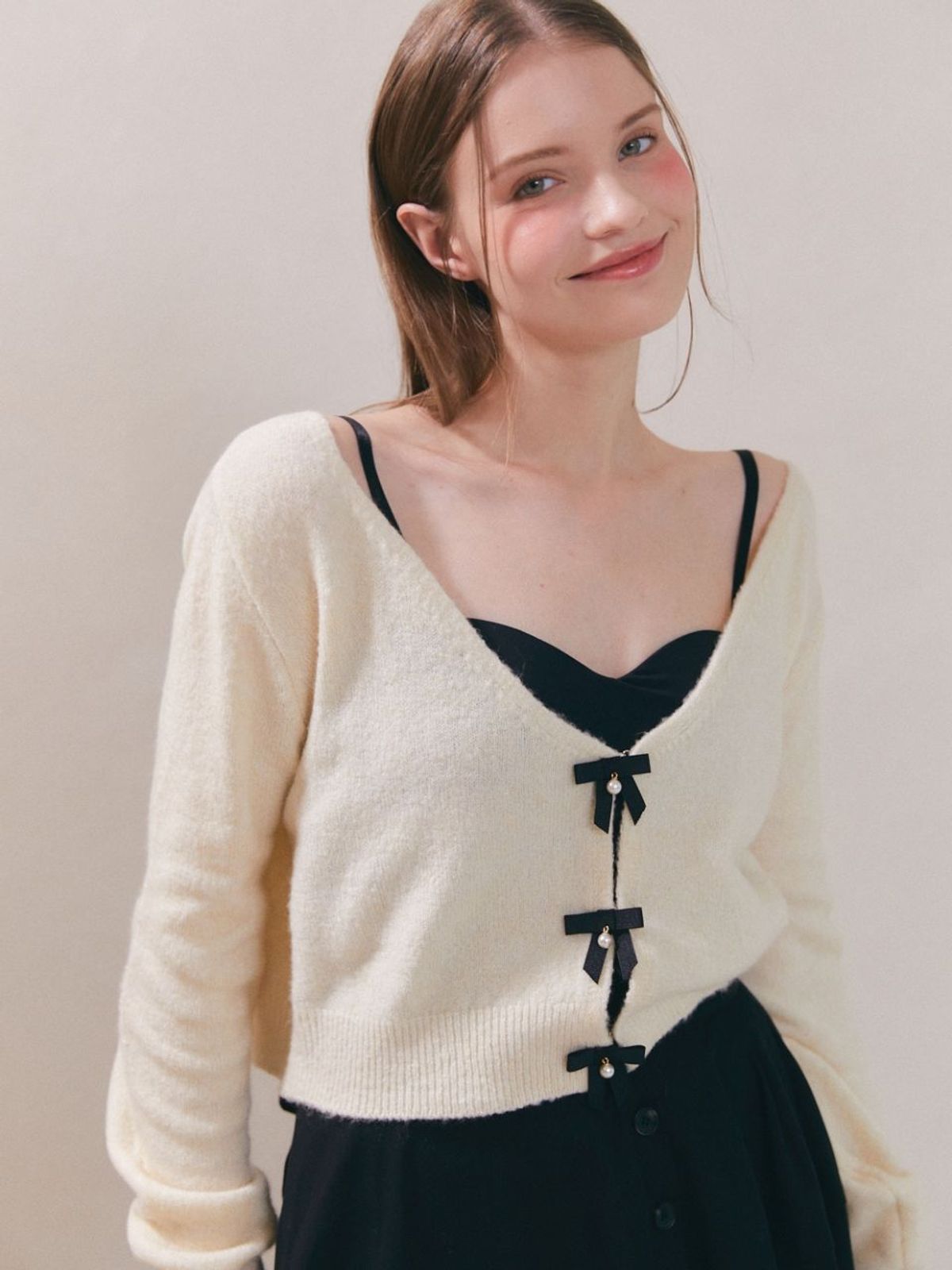 패브릭서울(FABRICSEOUL) ribbon v neck knit cardigan_ivory