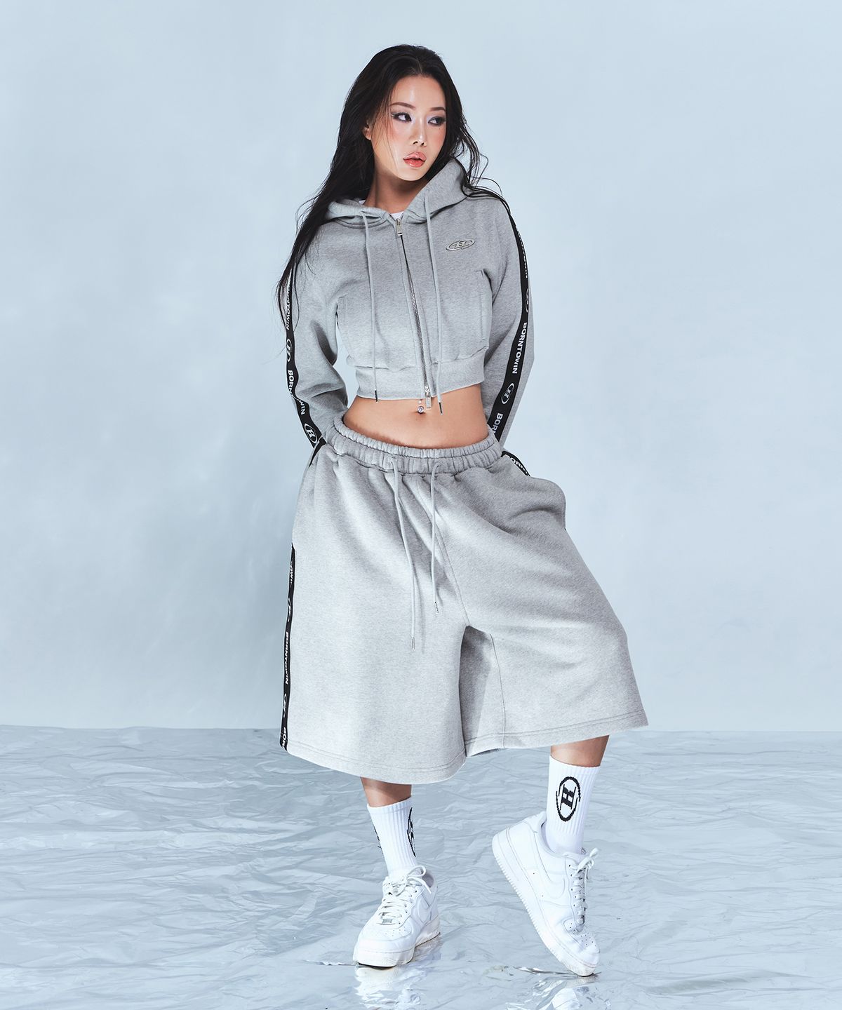 본투윈(BORN TO WIN) CHROME B BLACK LINE CROP ZIP-UP HOODIE [MELANGE GREY]