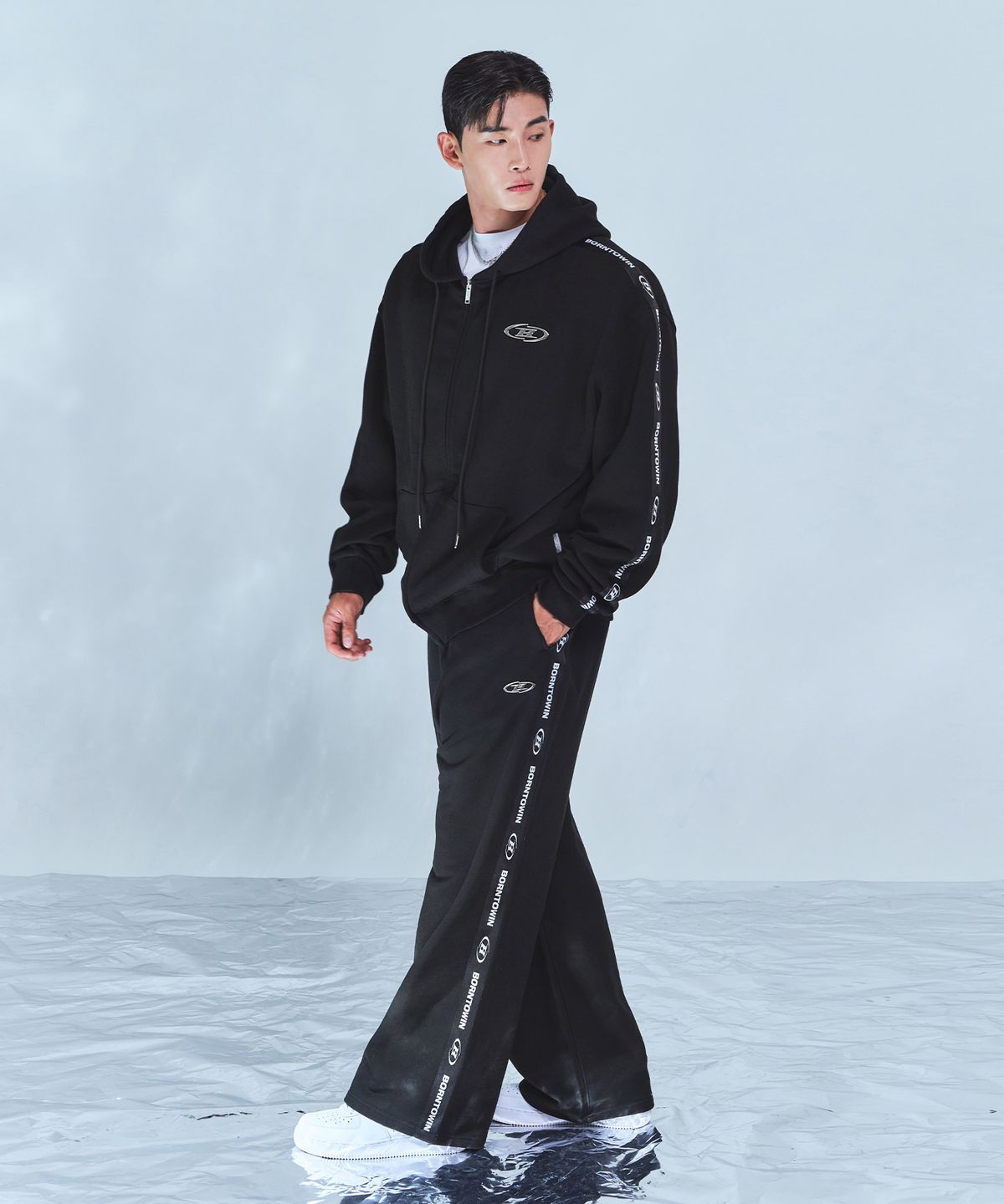 본투윈(BORN TO WIN) BIG CHROME B BLACK LINE ZIP-UP HOODIE [BLACK]