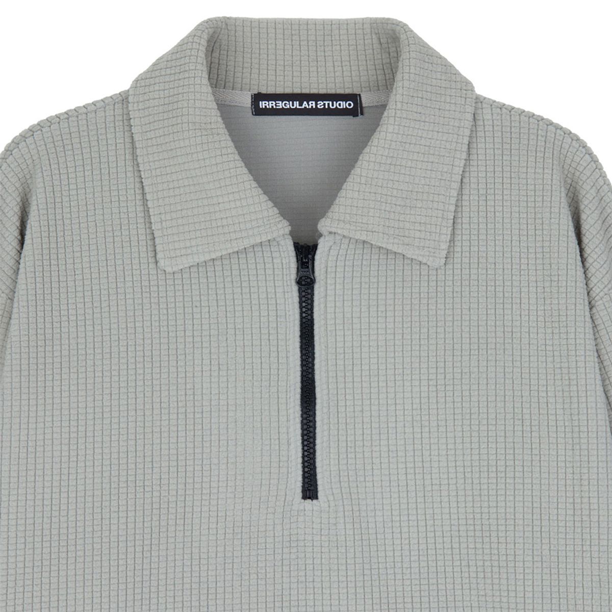 이레귤러(IRREGULAR) EMBOSS HALF ZIP SHIRT (MINT)