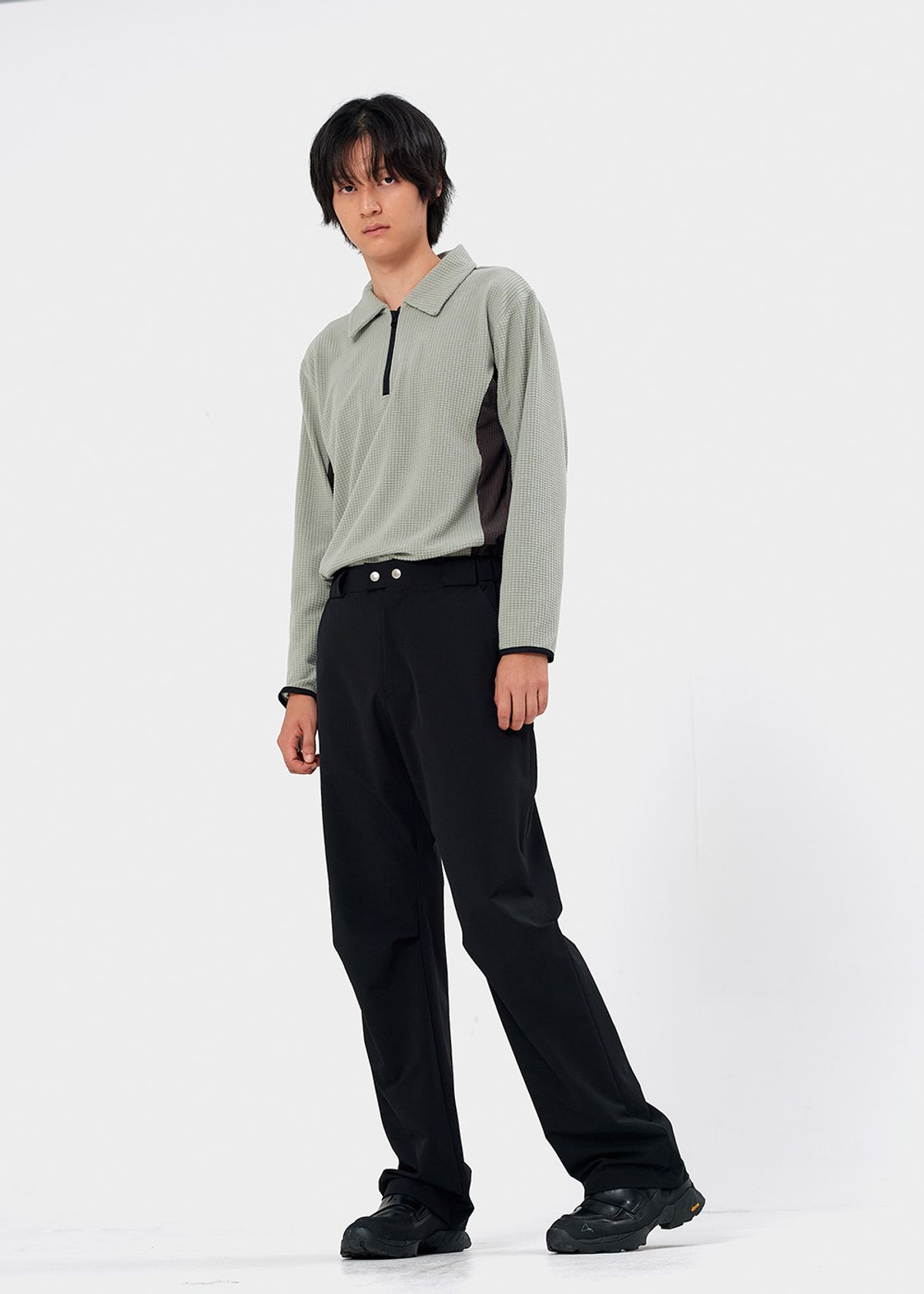 이레귤러(IRREGULAR) EMBOSS HALF ZIP SHIRT (MINT)