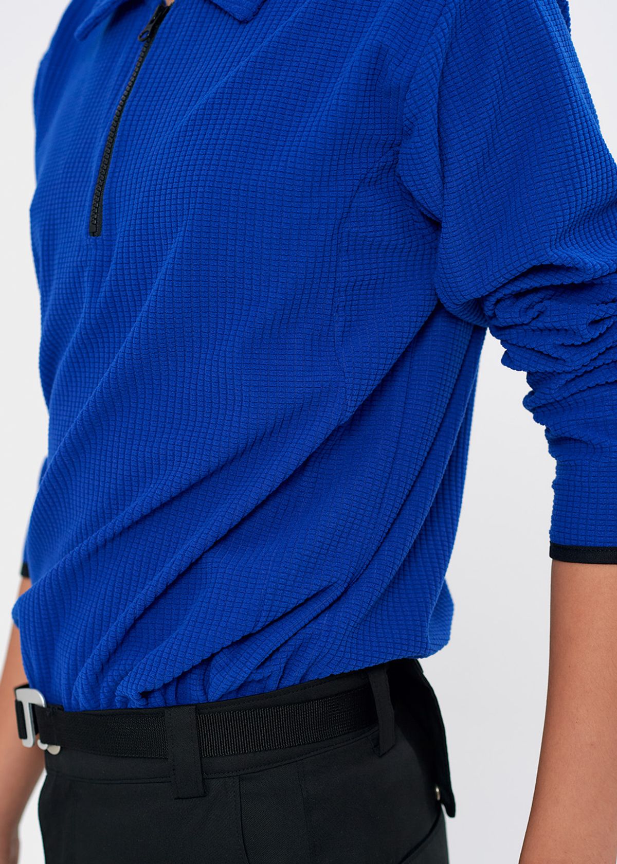 이레귤러(IRREGULAR) EMBOSS HALF ZIP SHIRT (BLUE)