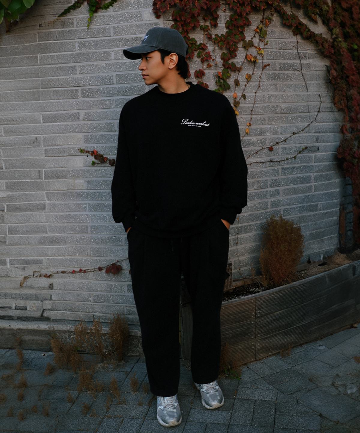 리든(LEADEN) 워크아웃 로고 메가 오버핏 맨투맨 스웨트셔츠 [블랙]