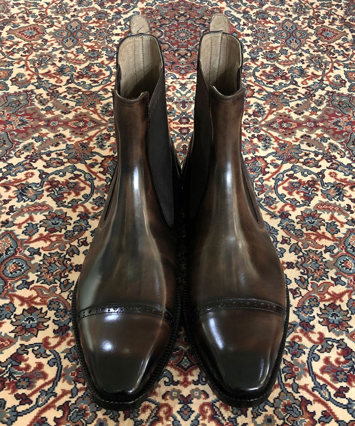 조앤슈(JOENSHOE) 칸도 스트레이트팁 첼시부츠 브라운