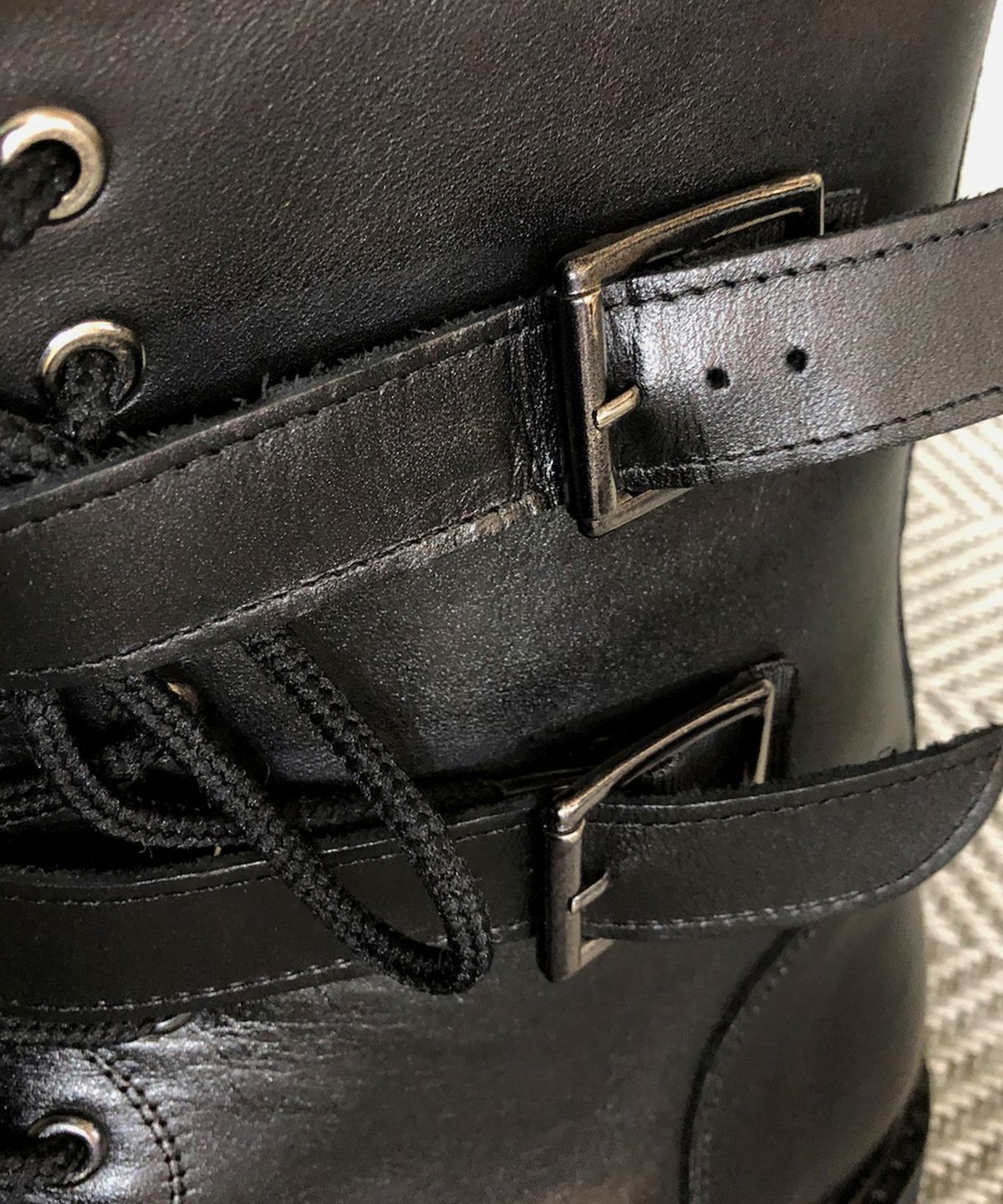 조앤슈(JOENSHOE) 매그넘 3버클 윙팁 워커 부츠 블랙