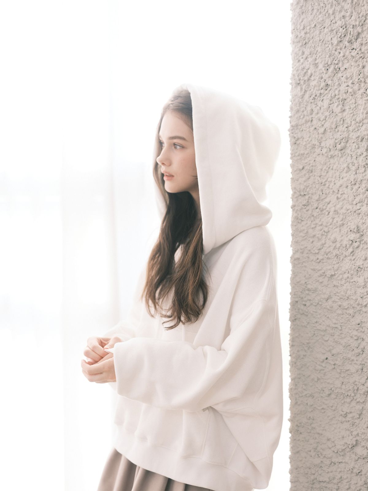 넌서치(NONESUCH) 탐탐 오버핏 후디드 티셔츠/아이보리