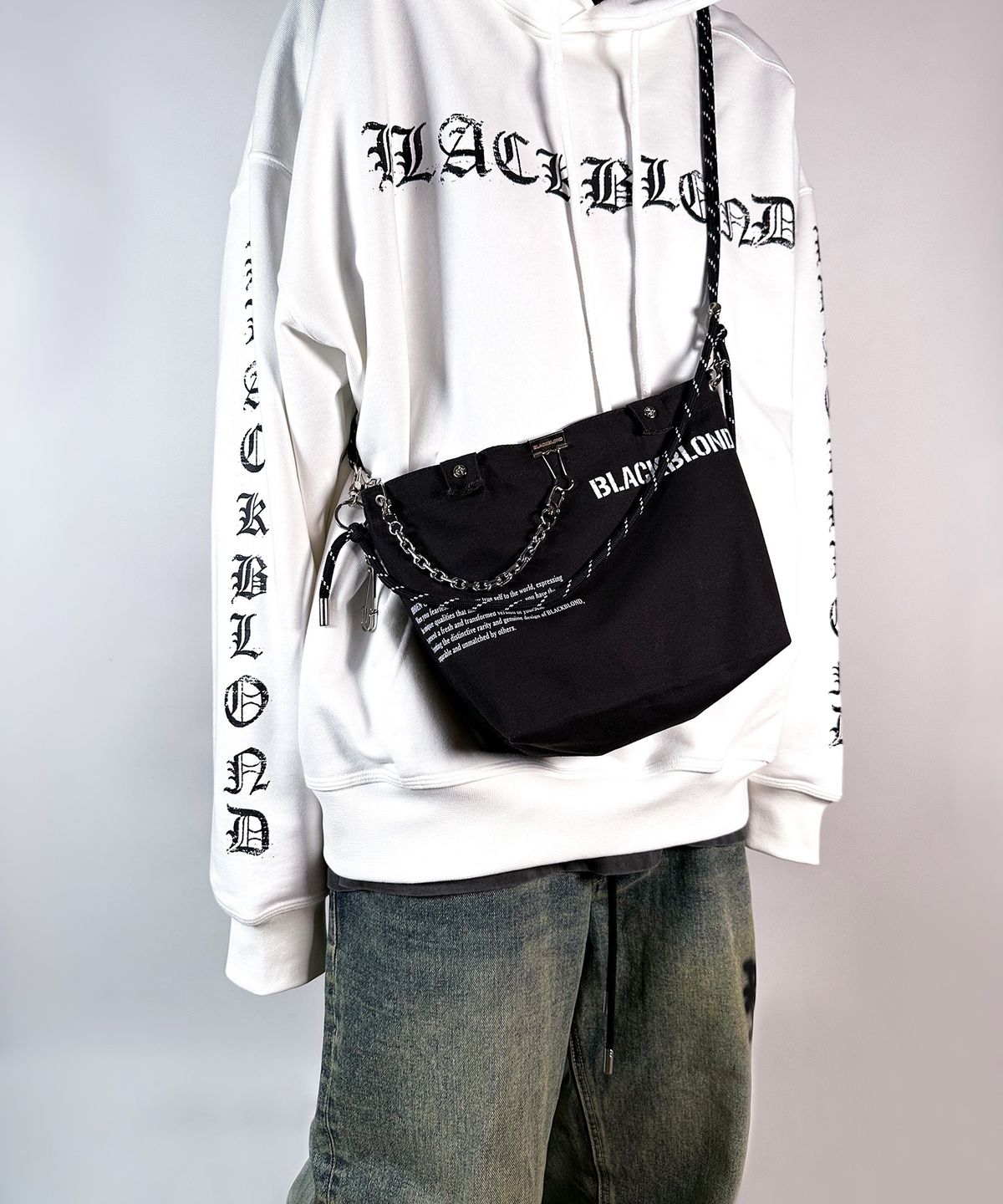 블랙블론드(BLACKBLOND) 비비디 핸드크래프트 로프 크로스백 (블랙)