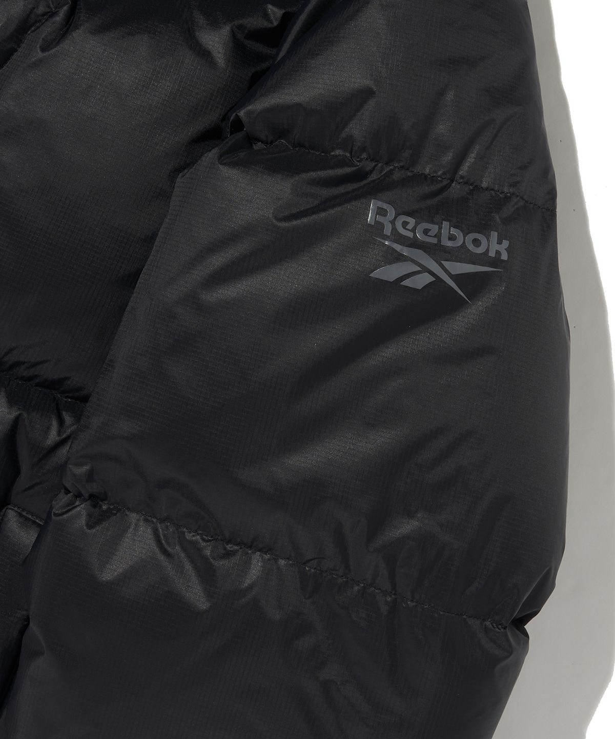 리복(REEBOK) 펌프 패리스 다운 자켓 - 블랙
