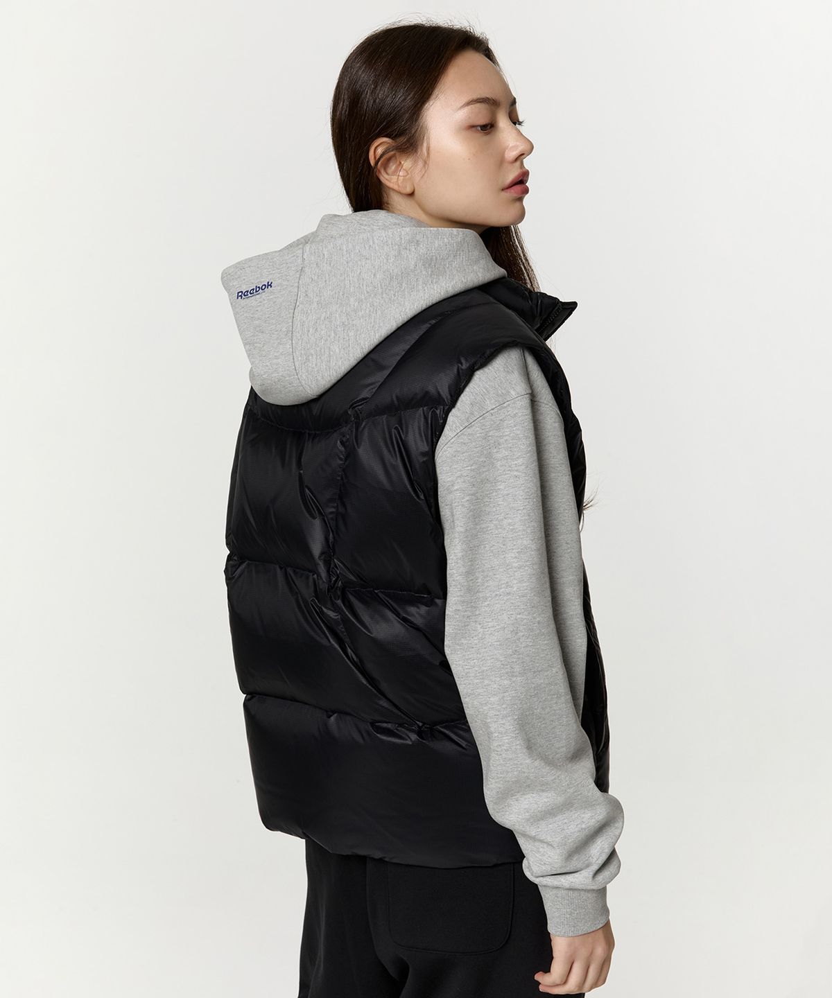 리복(REEBOK) 펌프 패리스 다운 베스트 - 블랙