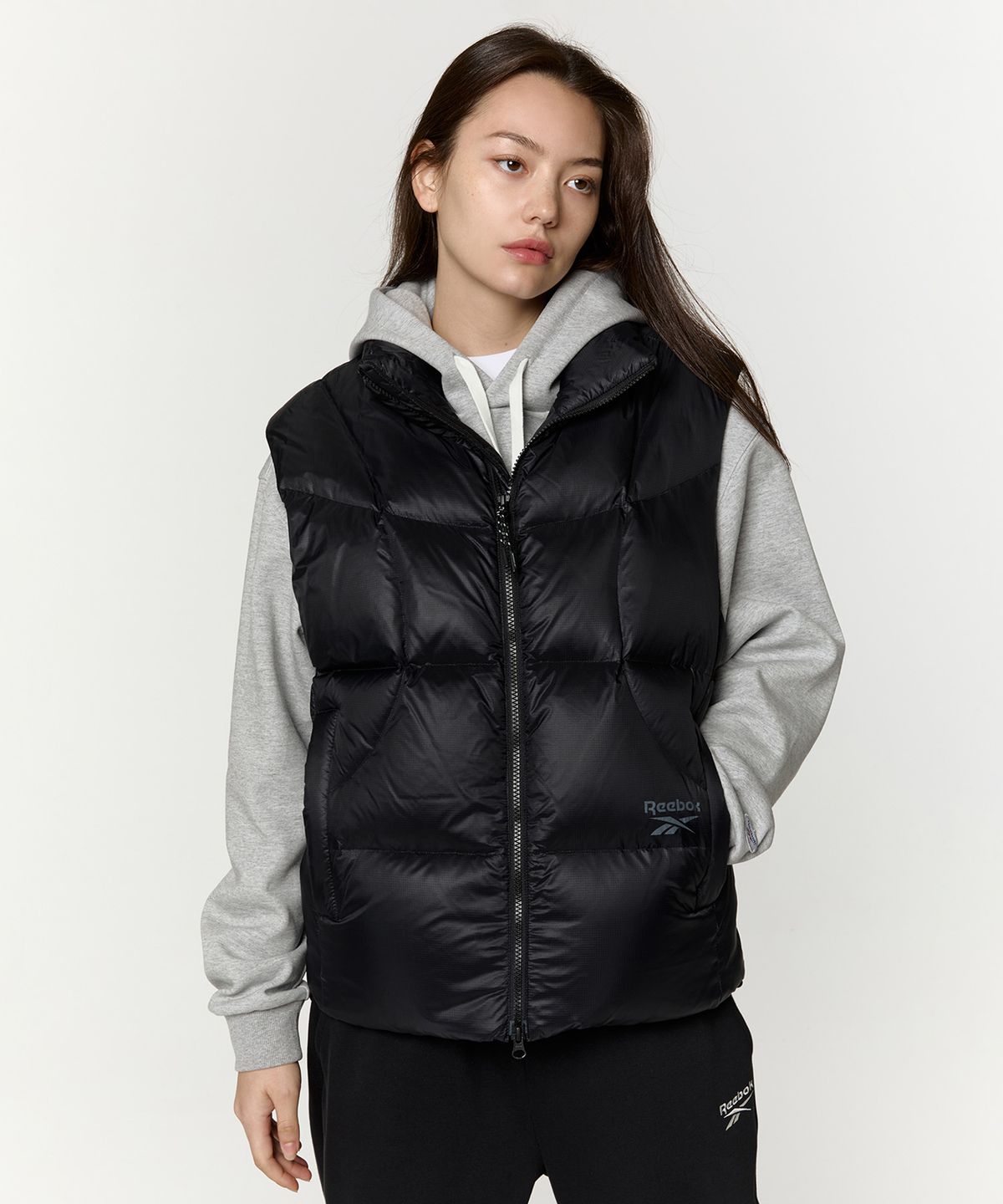 리복(REEBOK) 펌프 패리스 다운 베스트 - 블랙