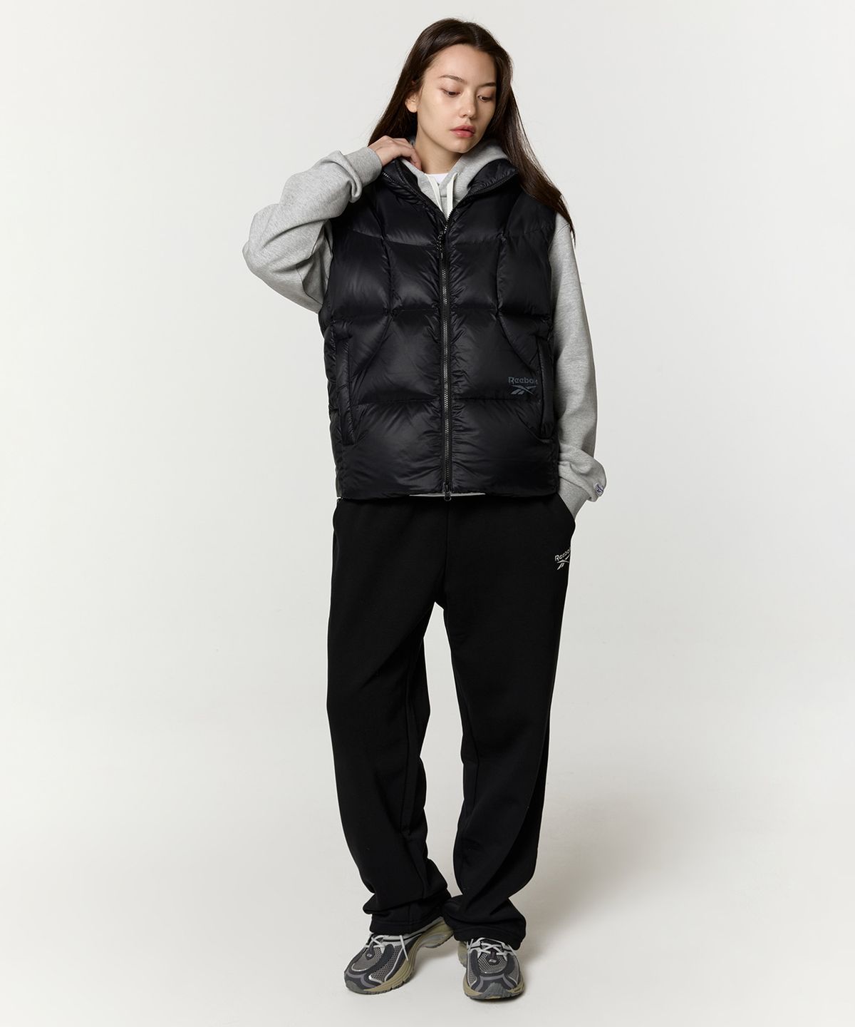 리복(REEBOK) 펌프 패리스 다운 베스트 - 블랙