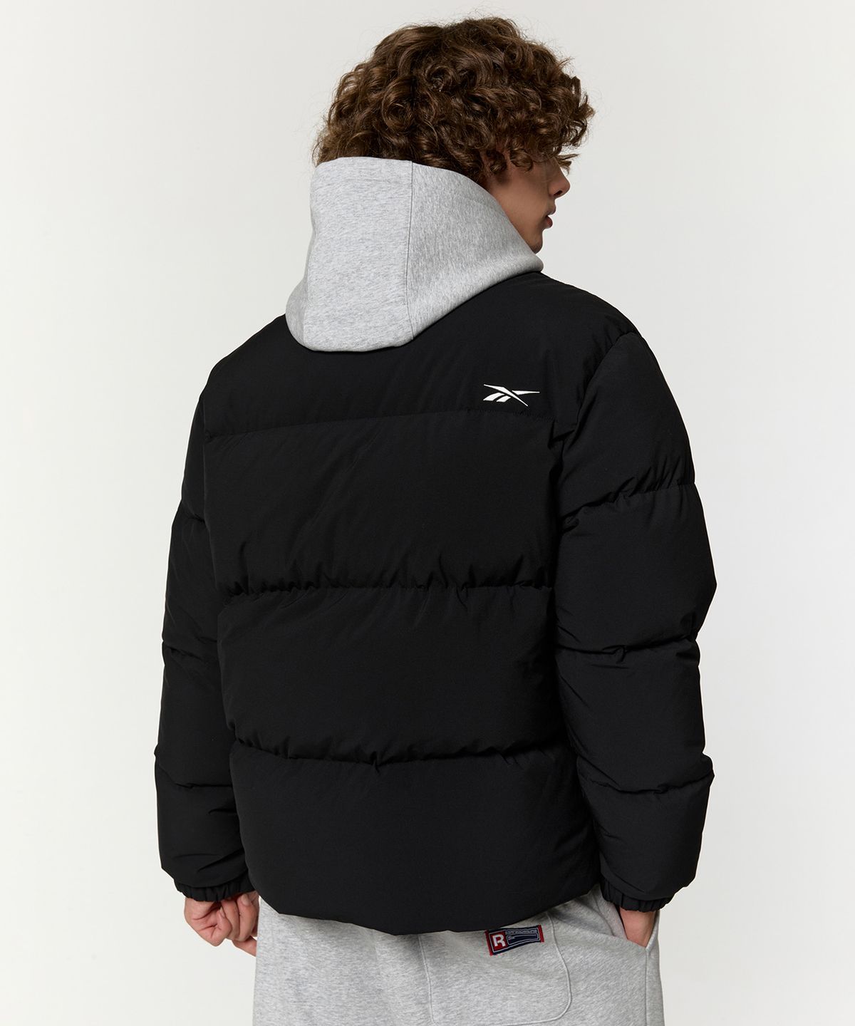 리복(REEBOK) 액티브 숏 다운 자켓 - 블랙