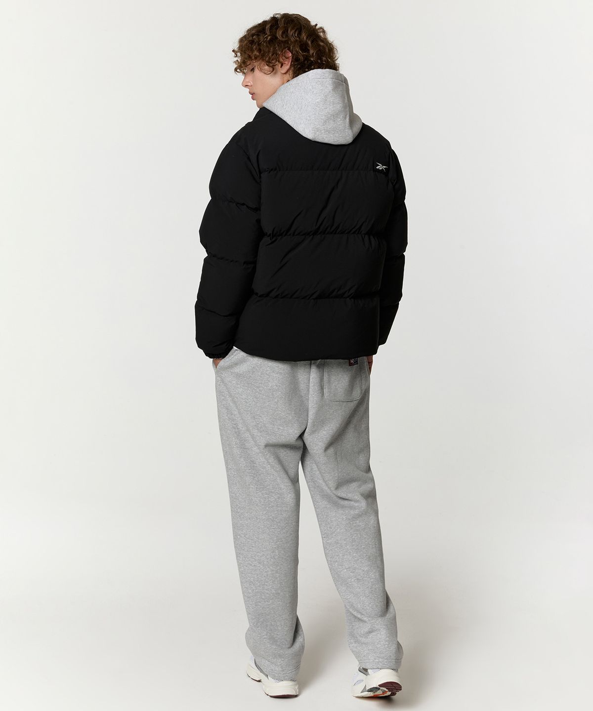 리복(REEBOK) 액티브 숏 다운 자켓 - 블랙