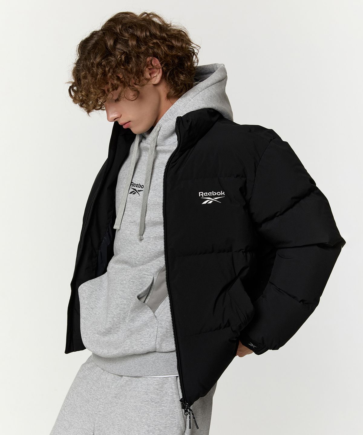 리복(REEBOK) 액티브 숏 다운 자켓 - 블랙
