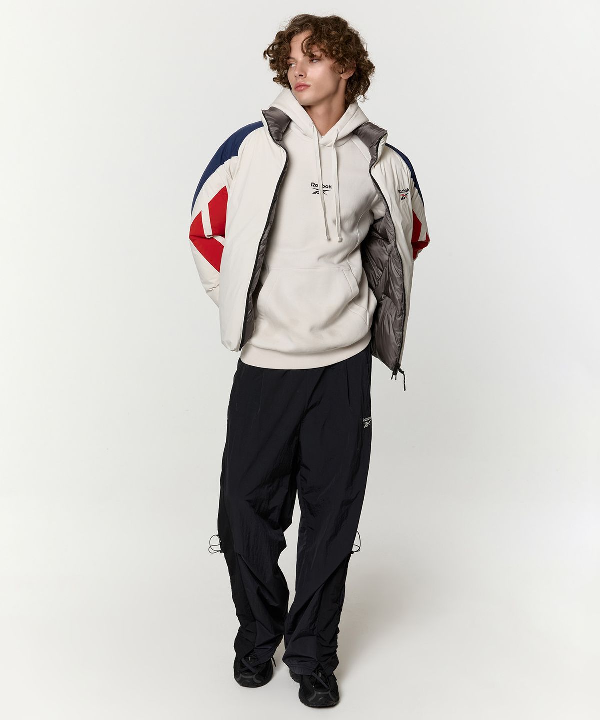 리복(REEBOK) 벡터 리버시블 다운 자켓 - 베이지