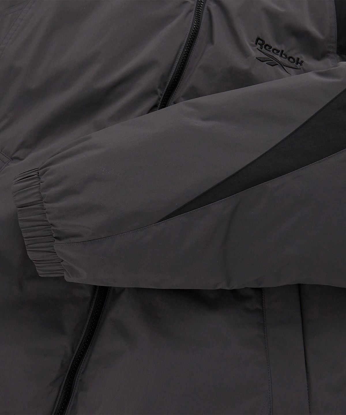 리복(REEBOK) 벡터 리버시블 다운 자켓 - 차콜