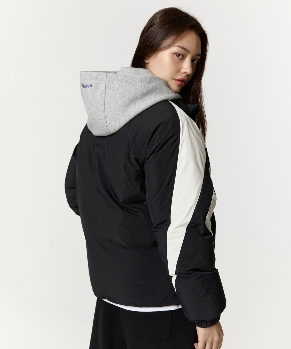 리복(REEBOK) 벡터 리버시블 다운 자켓 - 블랙