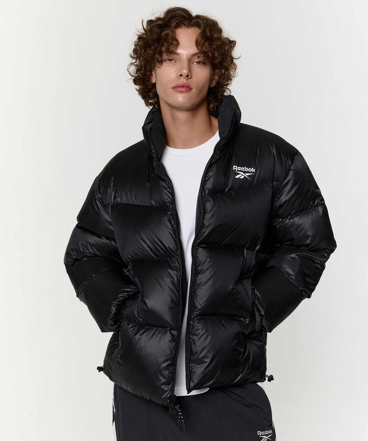 리복(REEBOK) 벡터 리버시블 다운 자켓 - 블랙