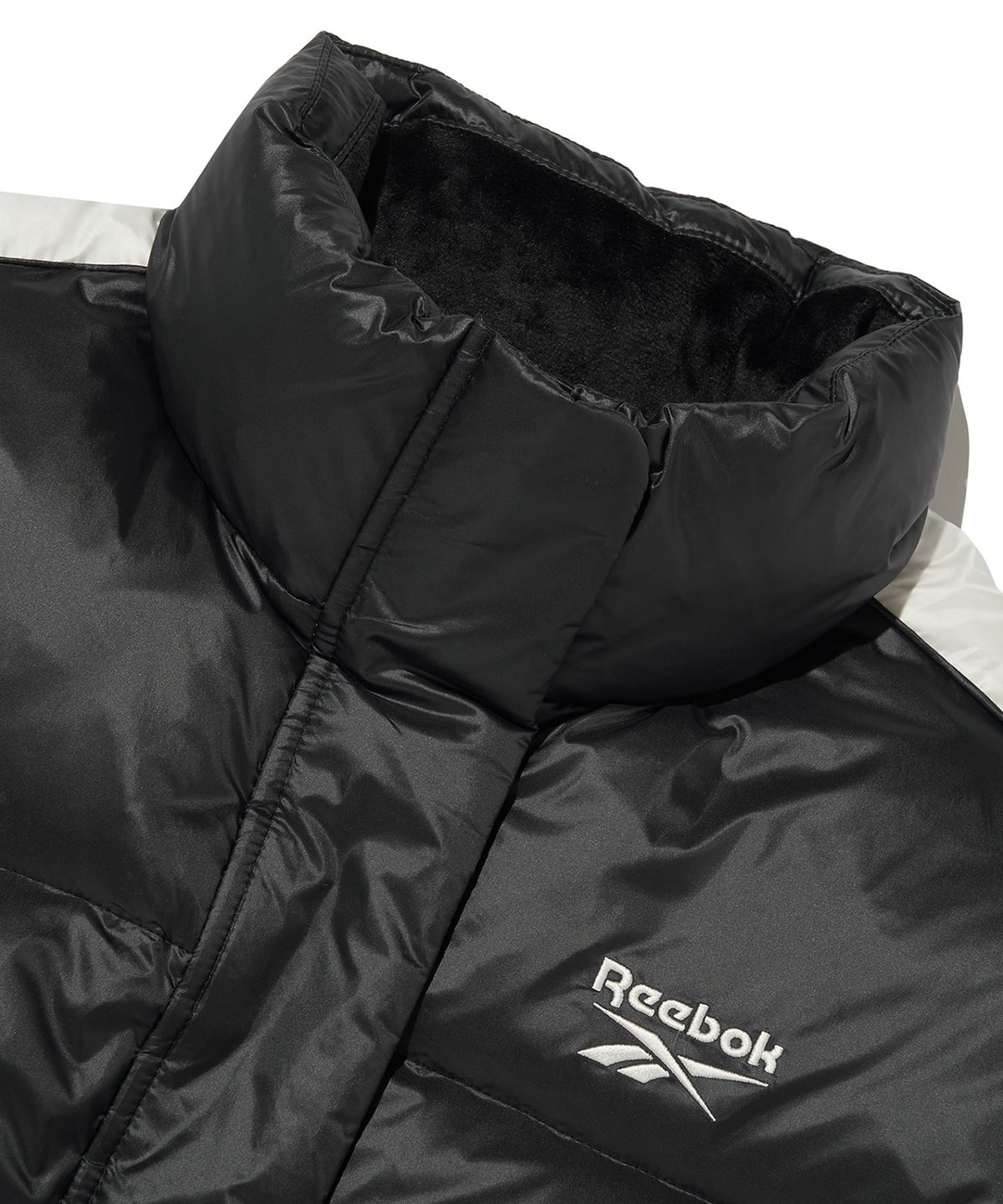 리복(REEBOK) 글로시 패널드 크롭 다운 자켓 (W) - 블랙