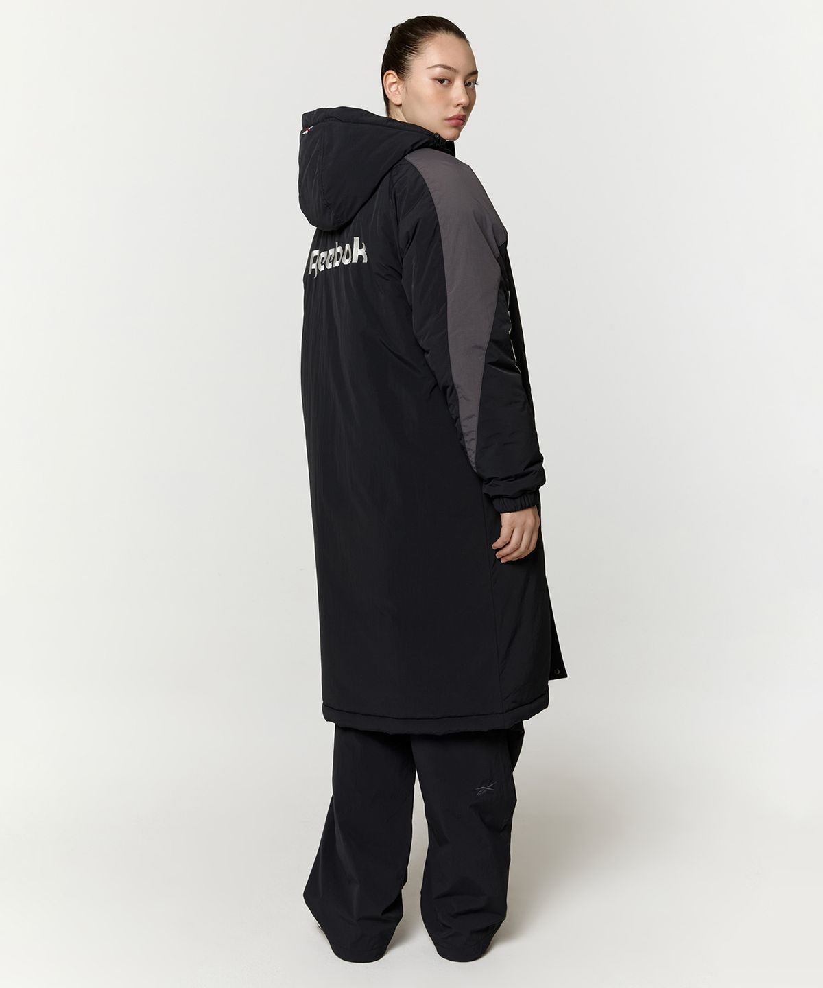 리복(REEBOK) 벡터 벤치 코트 - 블랙