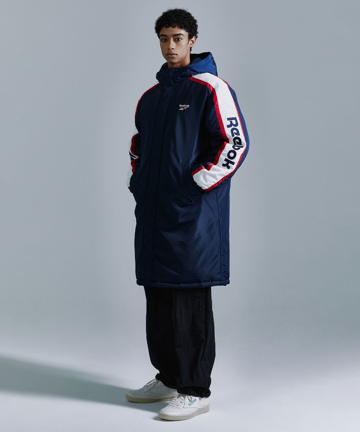리복(REEBOK) 벡터 패널드 벤치 코트 - 네이비