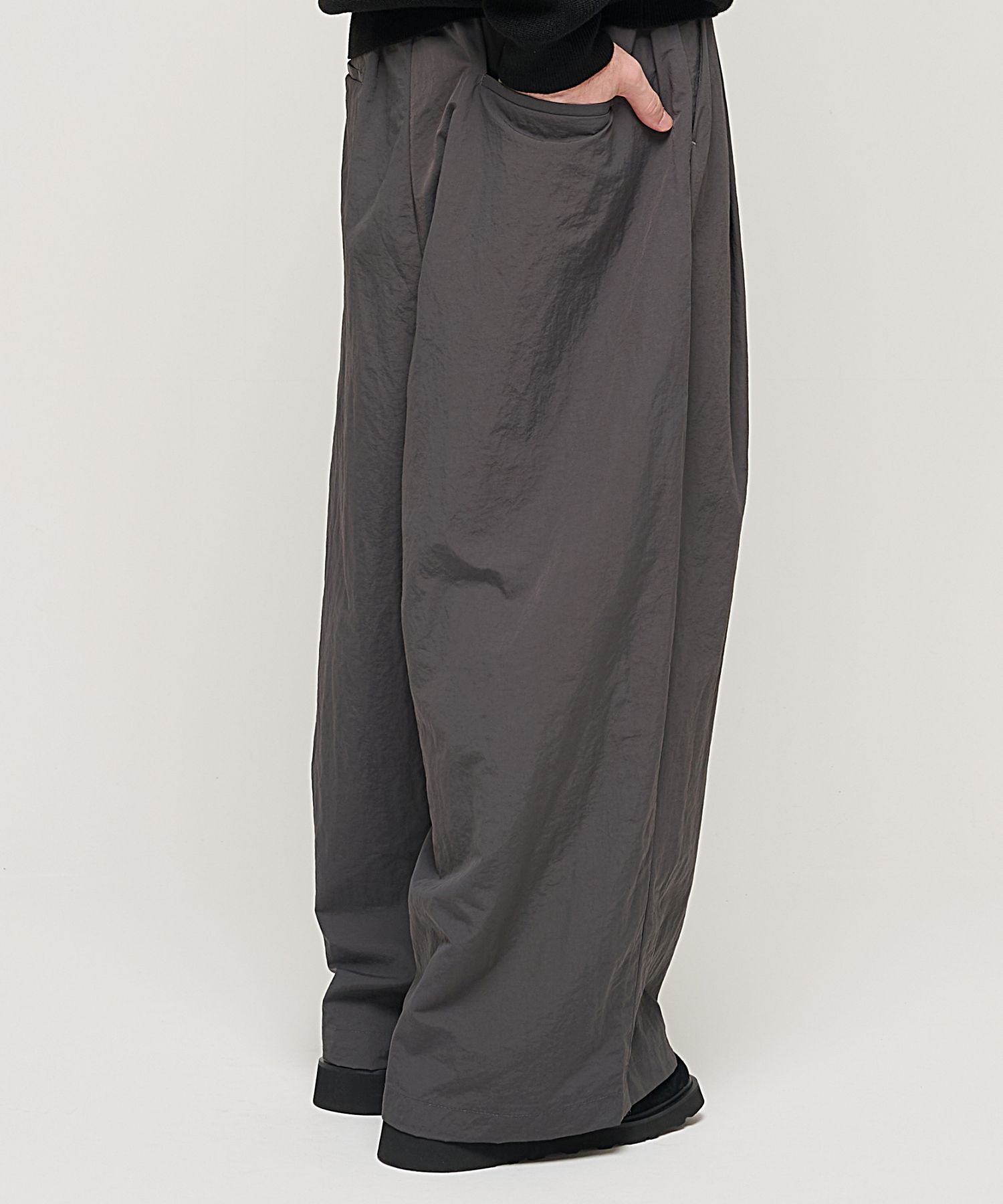 MUSINSA | CARGOBROS Wide Nylon Belt Banding Pants (Charcoal)