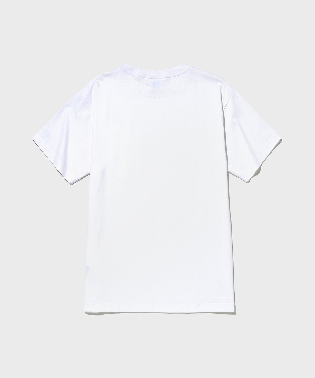 챔피온(CHAMPION) 베이직 포켓 반팔 티셔츠 White