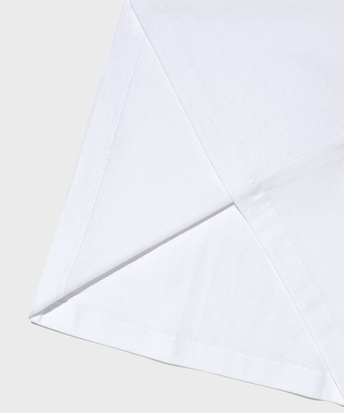 챔피온(CHAMPION) 베이직 포켓 반팔 티셔츠 White