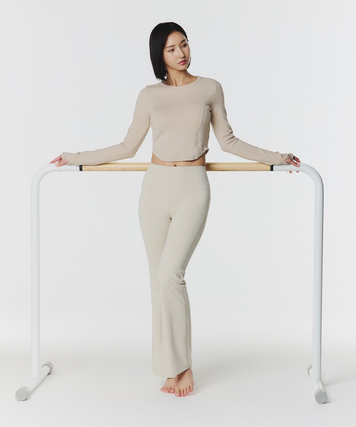 무신사 스탠다드 스포츠(MUSINSA STANDARD SPORTS) 무브텐션 플레어 레깅스 우먼 (3color)