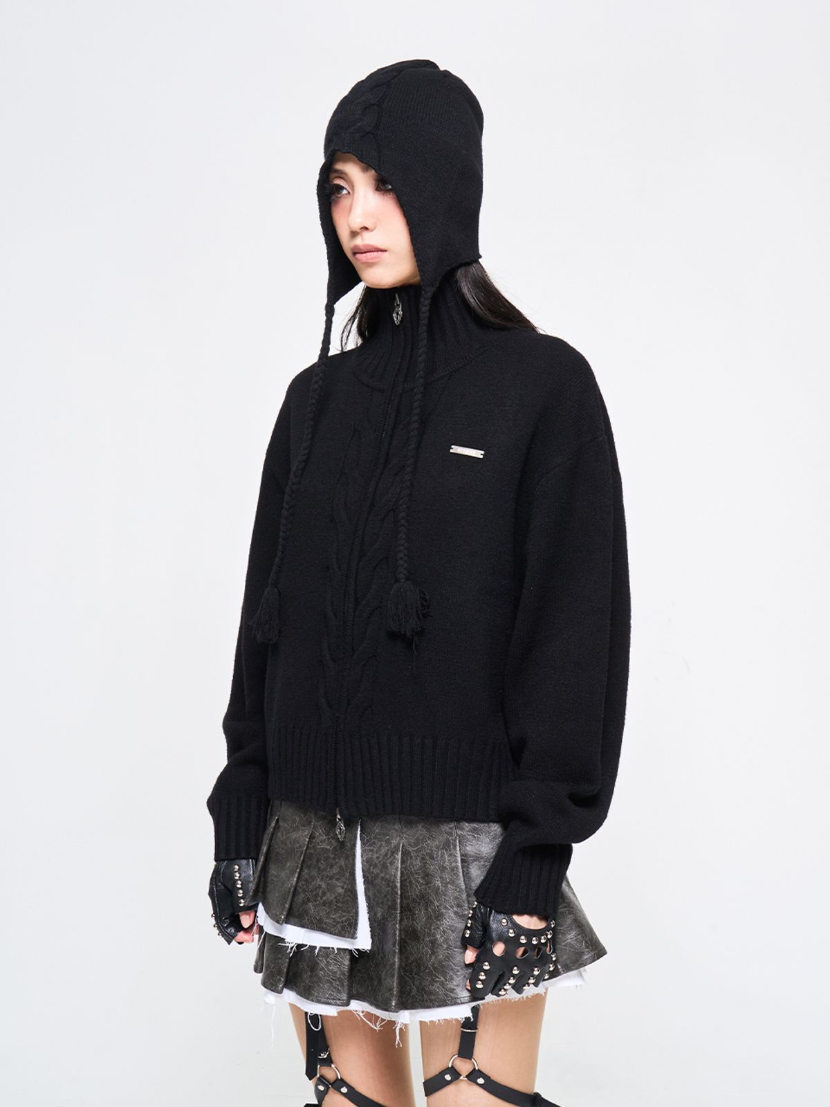 와이이이엘(YEEL) CABLE KNIT METAL LOGO ZIP-UP BLACK