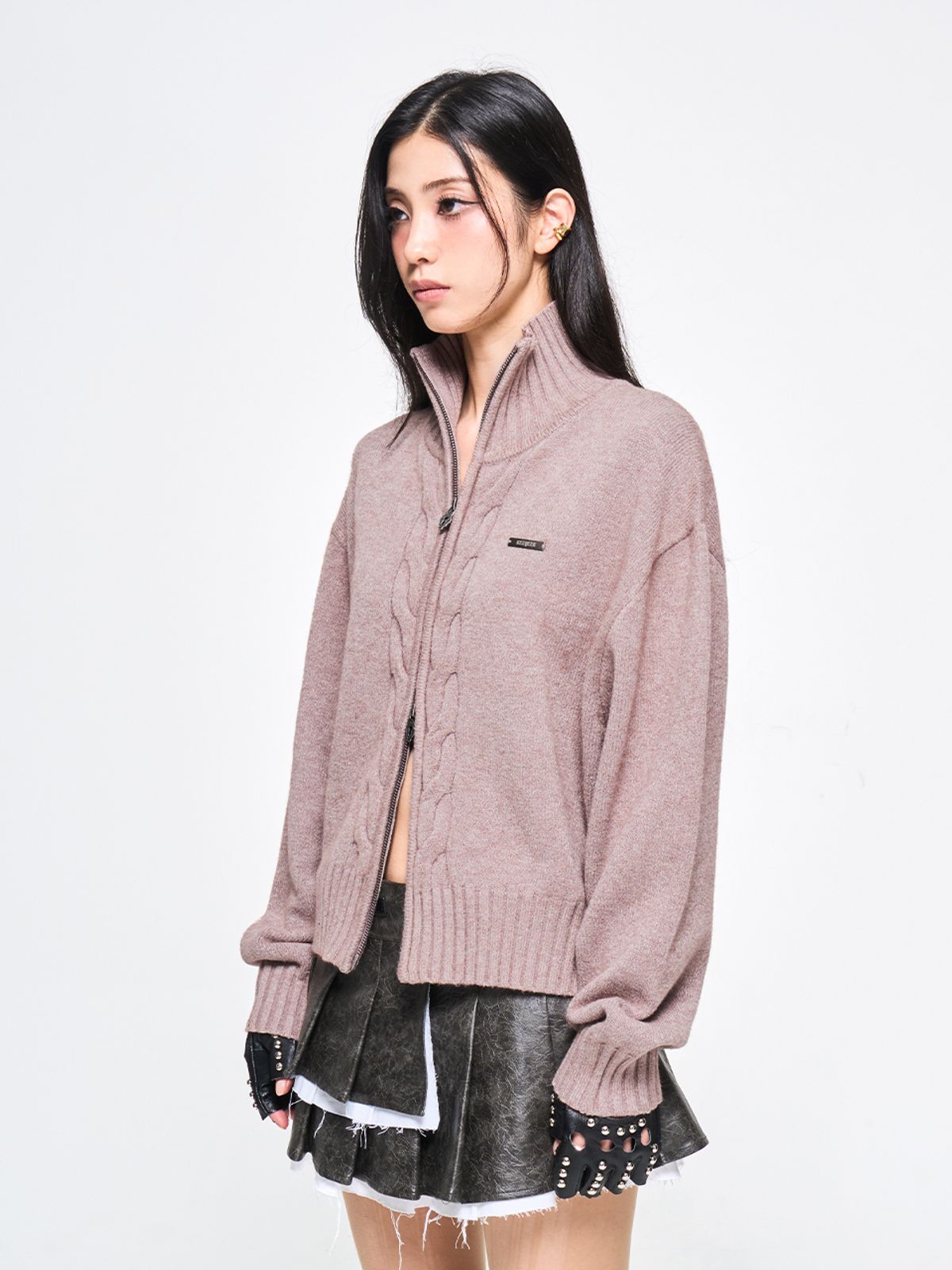 와이이이엘(YEEL) CABLE KNIT METAL LOGO ZIP-UP PINK