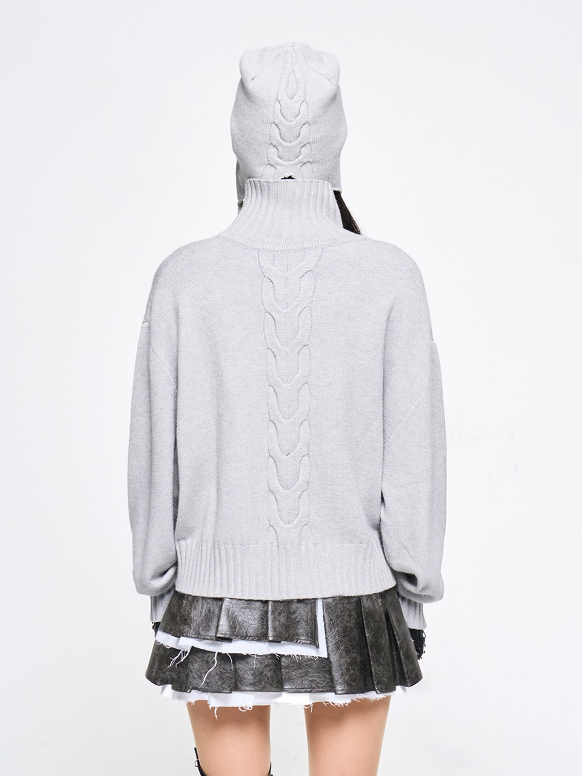와이이이엘(YEEL) CABLE KNIT METAL LOGO ZIP-UP GREY