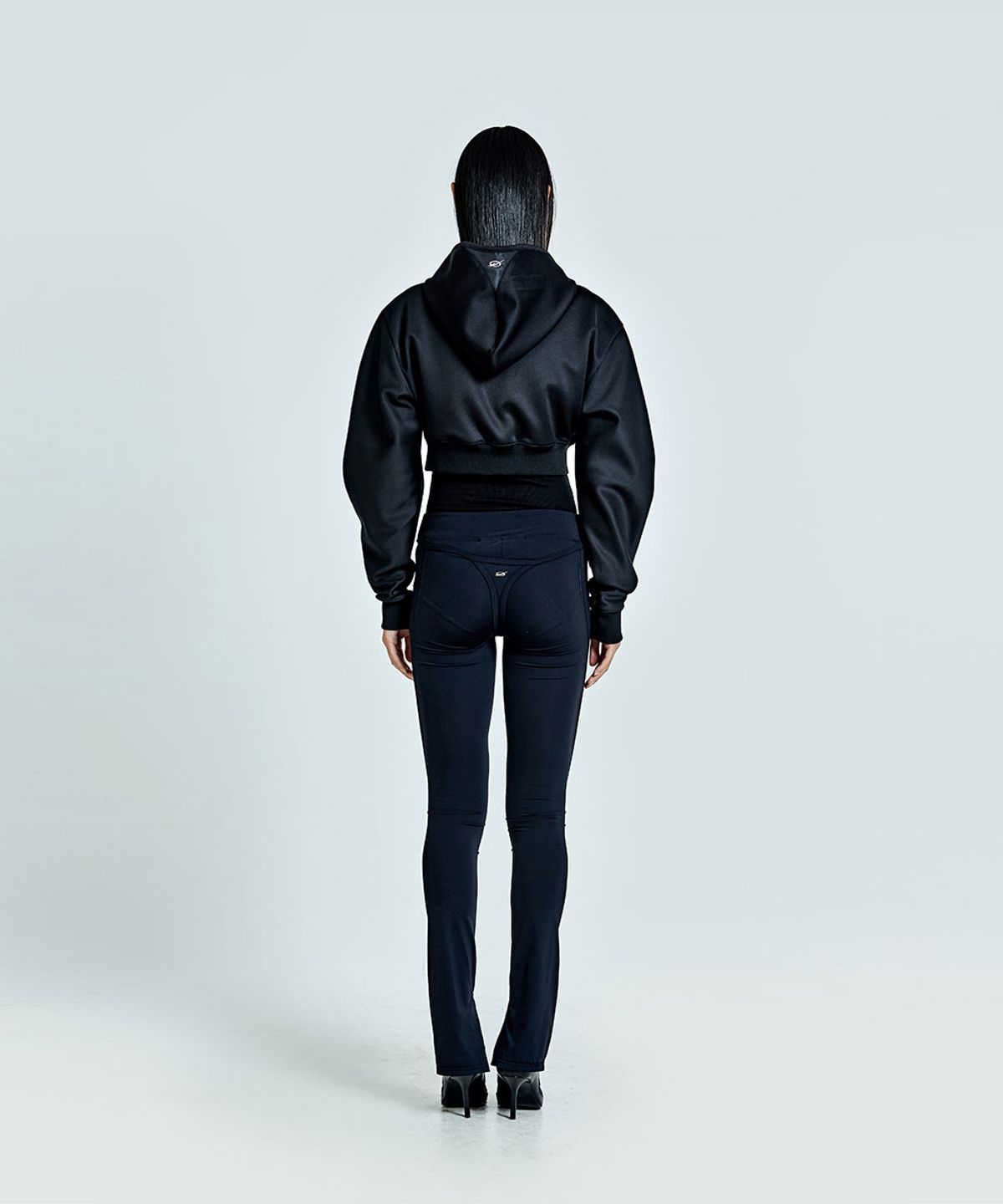 51퍼센트 포 우먼(51PERCENT FOR WOMAN) Metal Logo Thong Hoodie Zip-up - Black (woman)