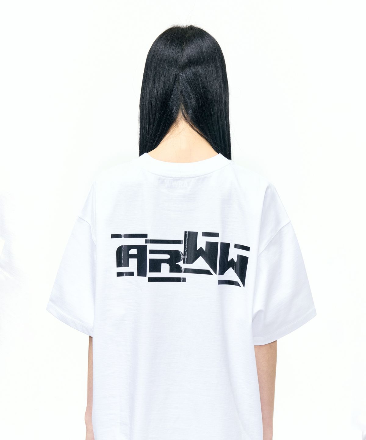 에이프런웨이(AIFERUNWAY) 화이트 로고 티셔츠