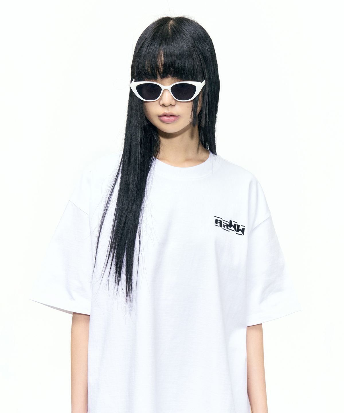에이프런웨이(AIFERUNWAY) 화이트 로고 티셔츠
