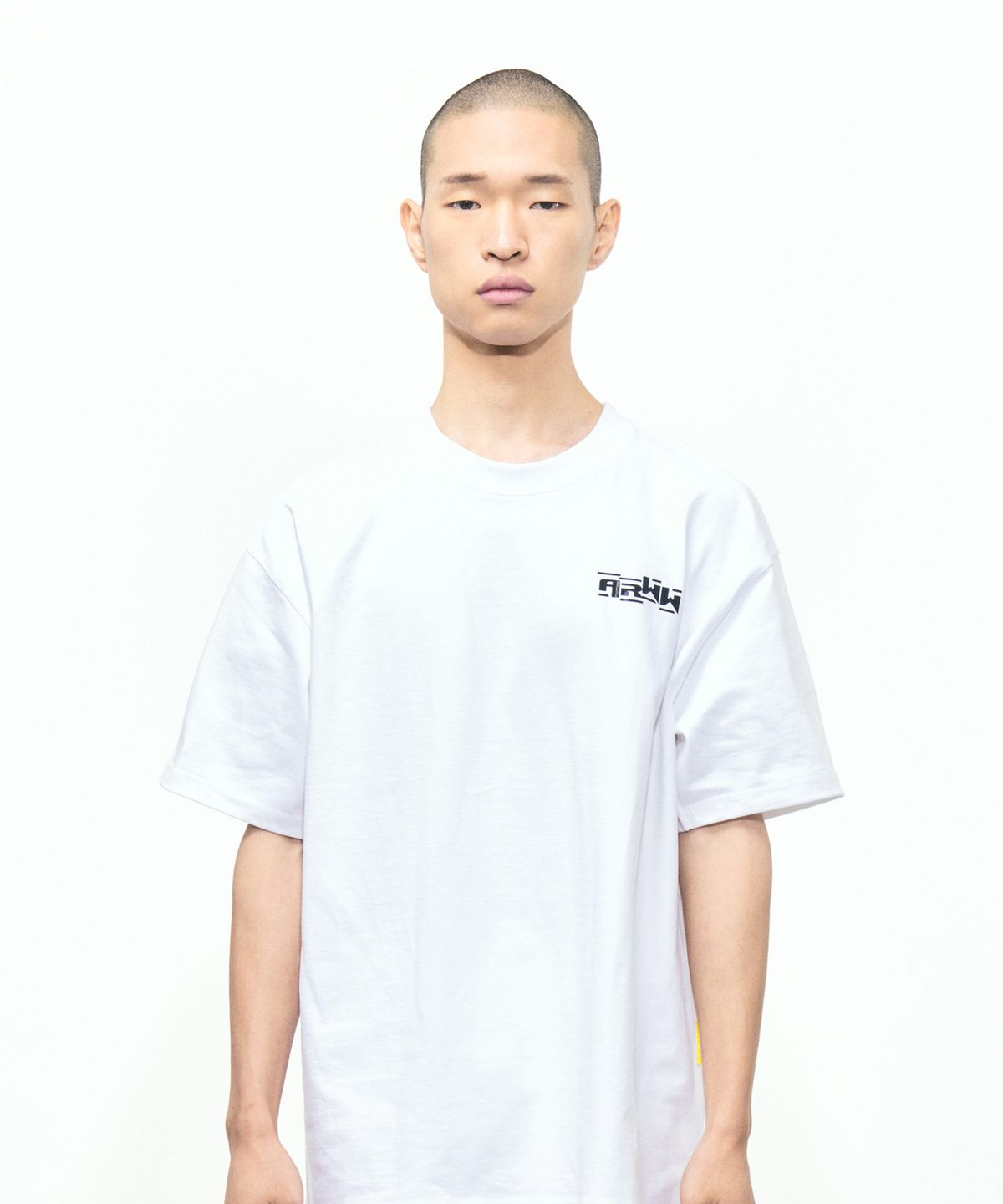 에이프런웨이(AIFERUNWAY) 화이트 로고 티셔츠
