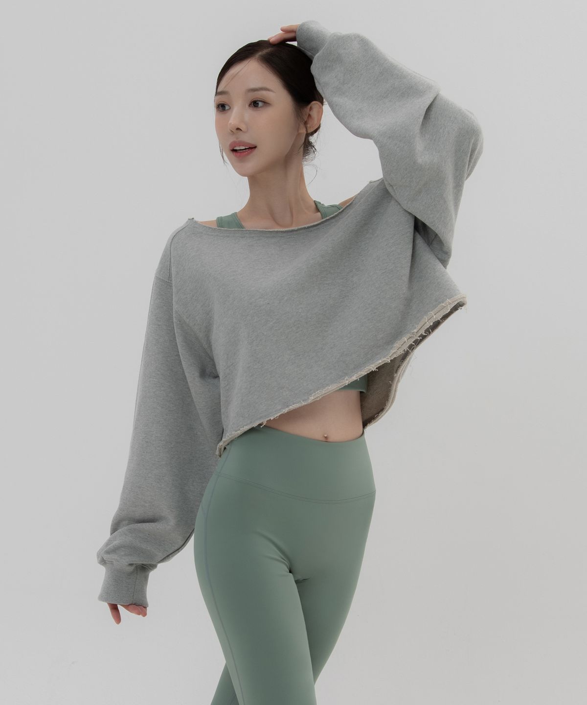 콘치웨어(CONCHWEAR) 빈티지 오프숄 크롭 맨투맨 (2color)
