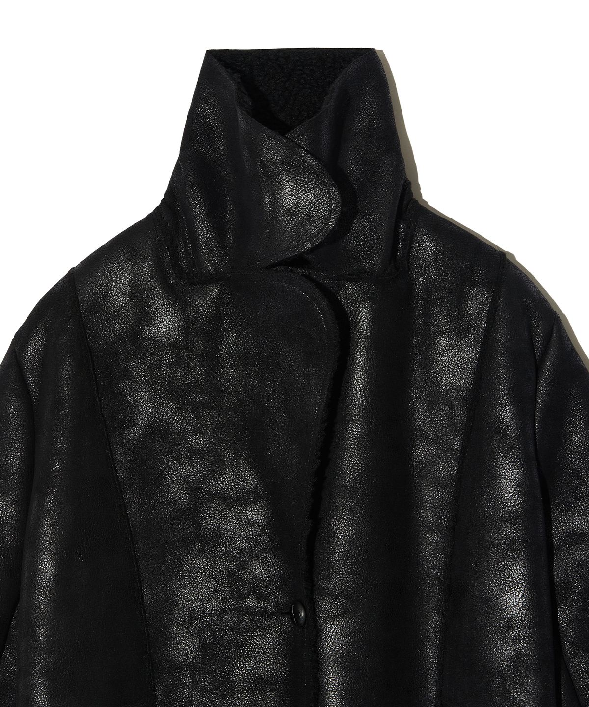피스메이커(PIECE MAKER) CRACK FAUX LEATHER SHEARING MUSTANG COAT (BLACK)