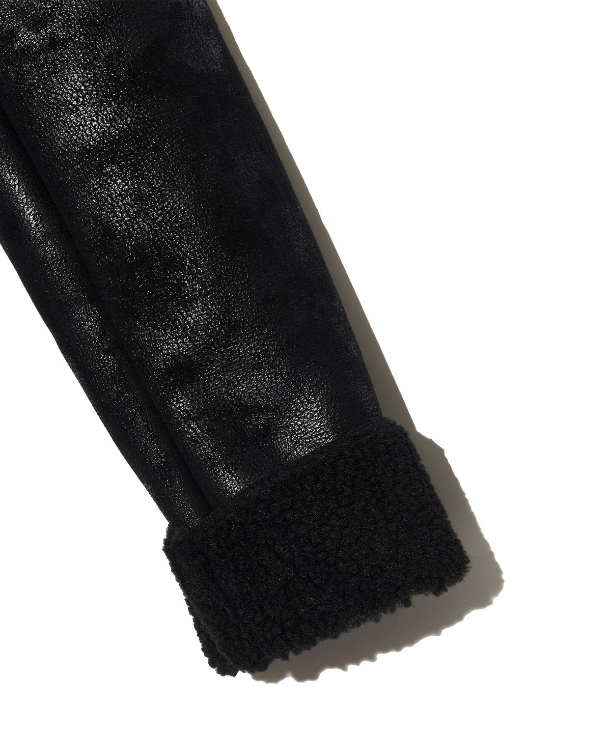 피스메이커(PIECE MAKER) CRACK FAUX LEATHER SHEARING MUSTANG COAT (BLACK)