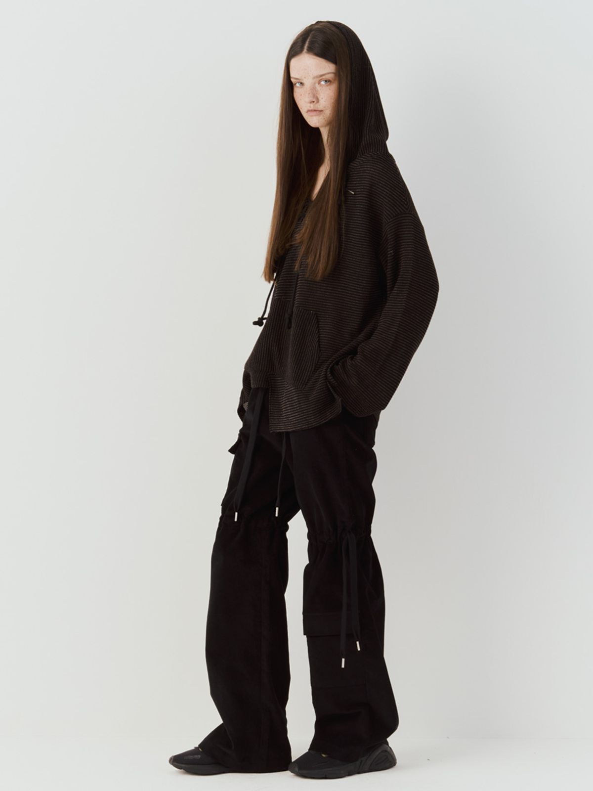 쎄쎄쎄(SETSETSET) BOHEMIAN LACE-UP KNIT TOP (BLACK)