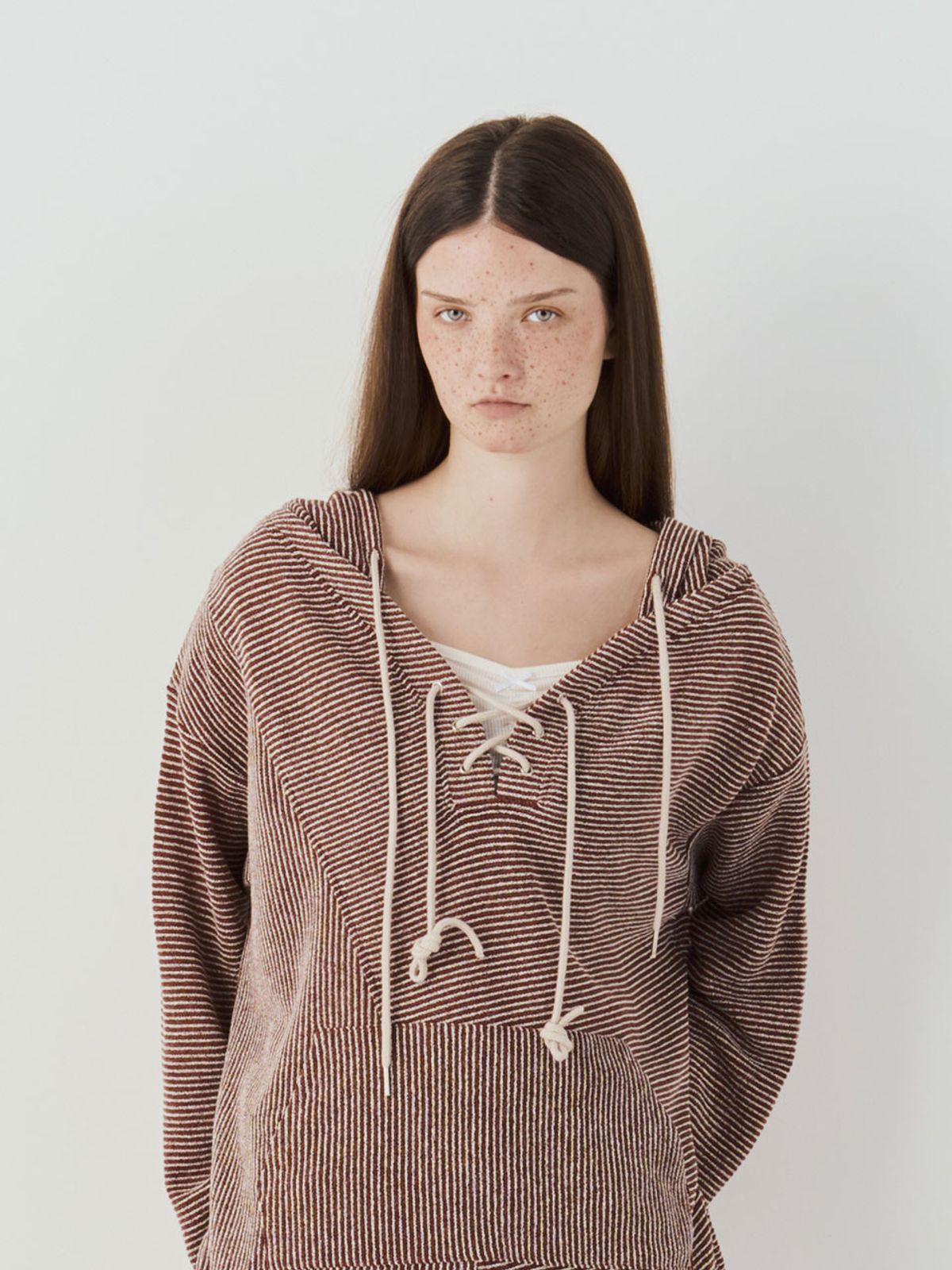 쎄쎄쎄(SETSETSET) BOHEMIAN LACE-UP KNIT TOP (RED BROWN)