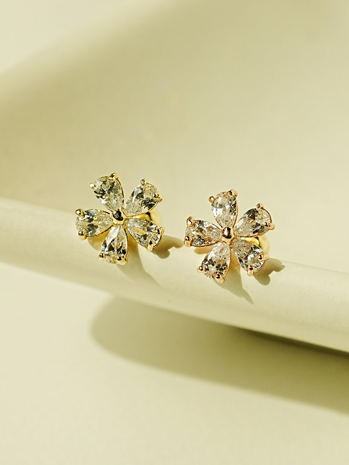 미니멀피어싱(MINIMALPIERCING) 14K 드리밍 플라워 피어싱 귀걸이