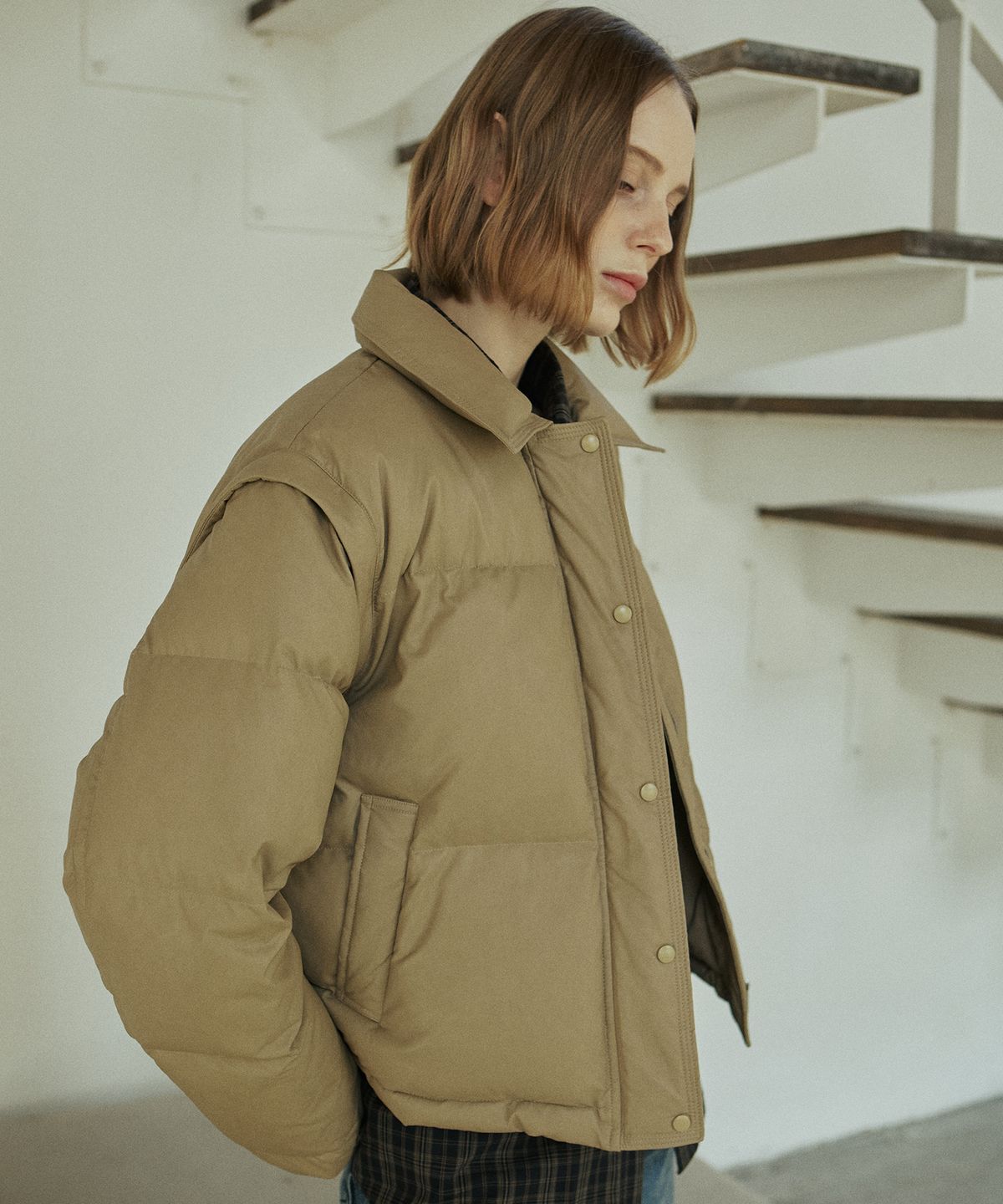 엽페(YUPPE) LEATHER SHORT PADDING_BEIGE
