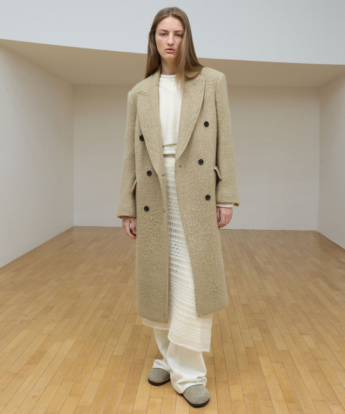 르바(LEVAR) Hairy Alpaca Blended Classic Coat - Beige