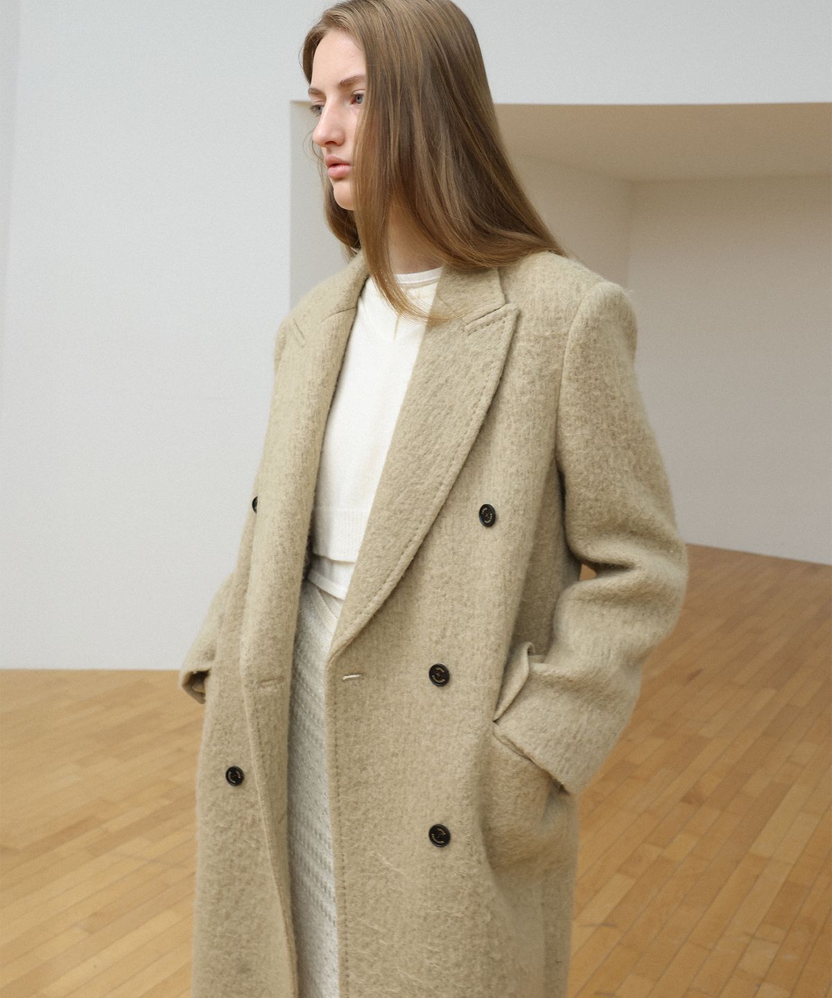 르바(LEVAR) Hairy Alpaca Blended Classic Coat - Beige