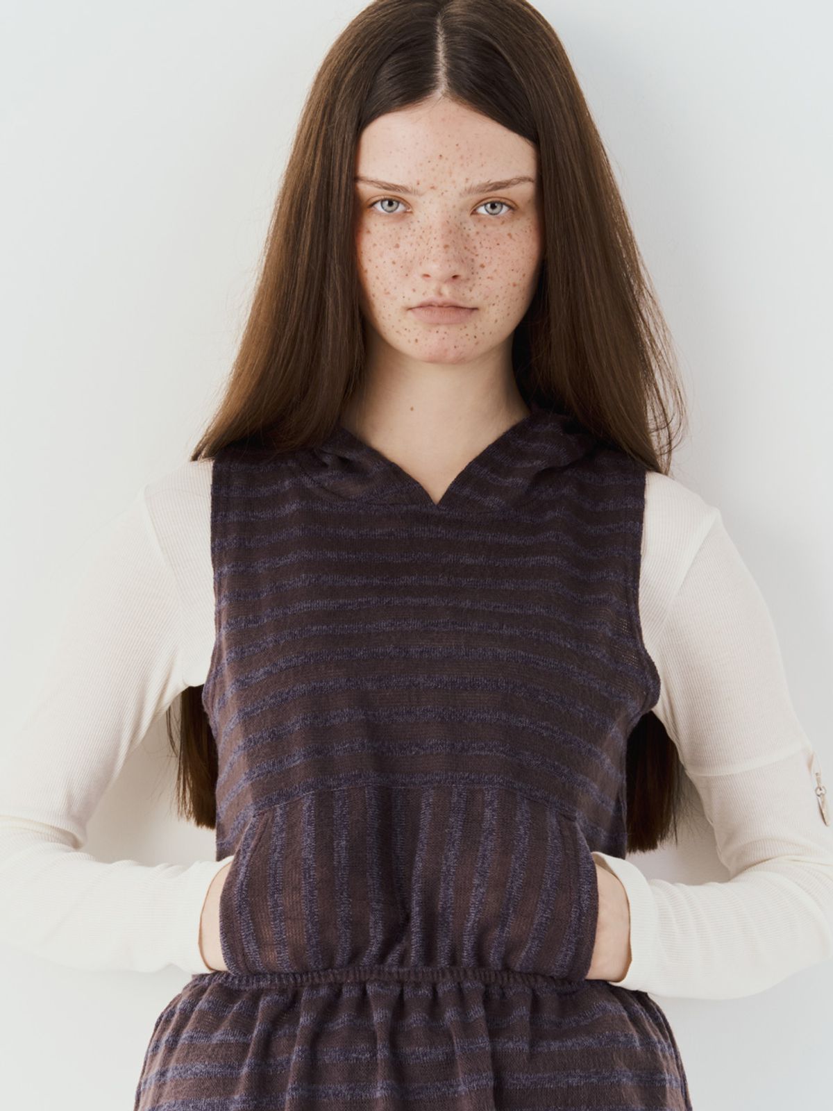 쎄쎄쎄(SETSETSET) STRIPED LAYERED HOODED DRESS