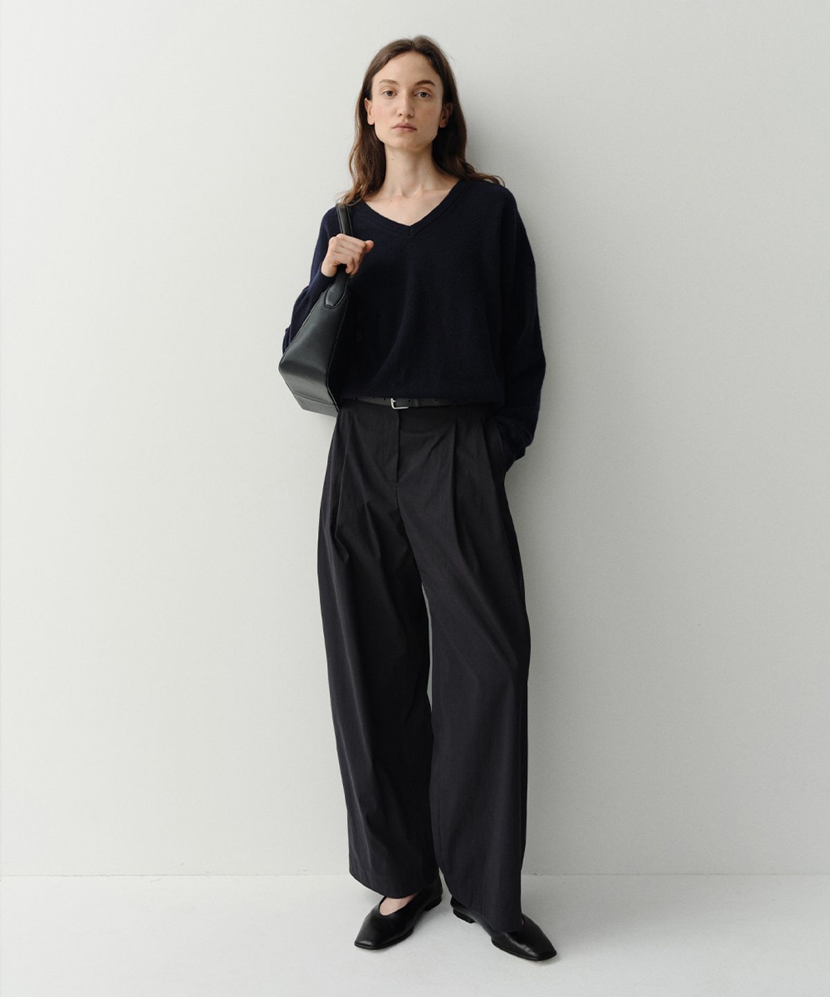 이아(EAAH) RODE CASHMERE V NECK PULLOVER (NAVY)