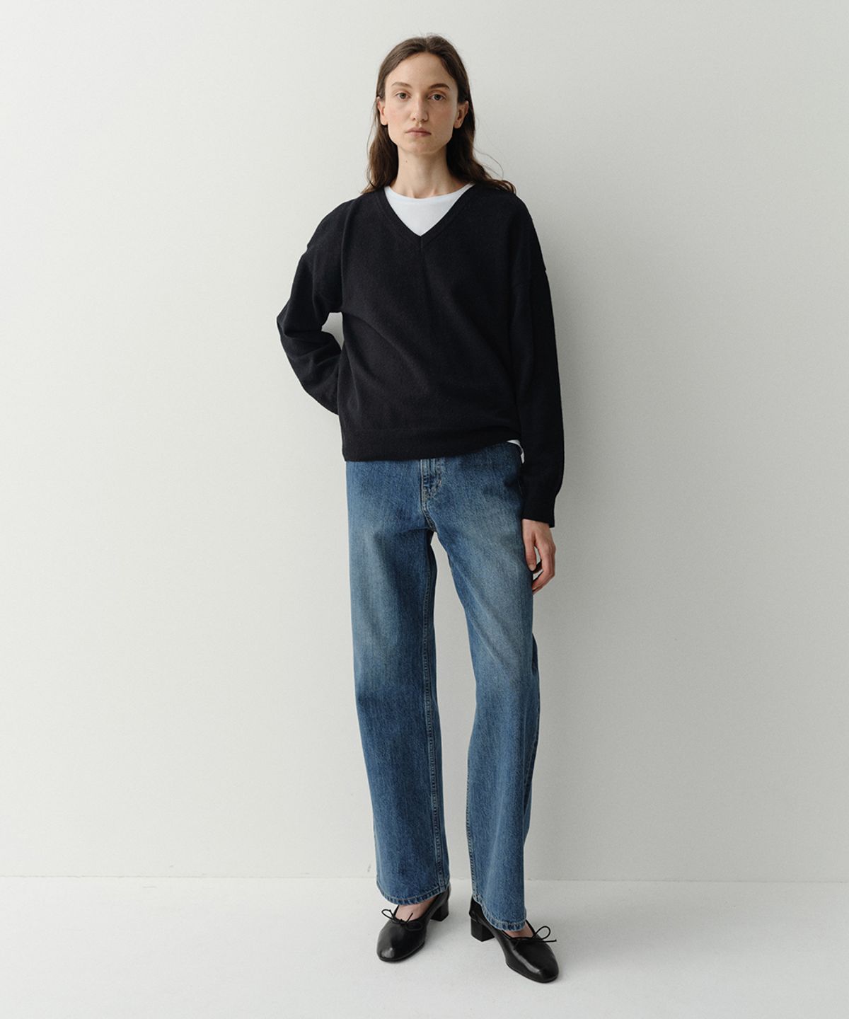 이아(EAAH) RODE CASHMERE V NECK PULLOVER (BLACK)