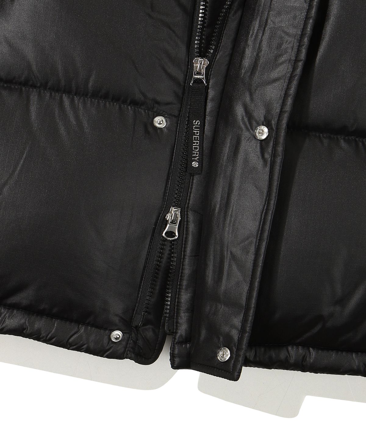 슈퍼드라이(SUPERDRY) 에센셜 덕다운 숏패딩 블랙
